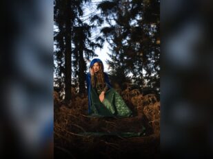 Aynaz Bows To Life With A Quietly Stunning New Single - Artist Watcher